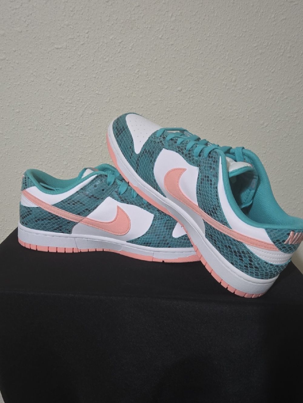 Mens NIKE 10.5M Teal Bleached Coral Snakeskin Dunk Low